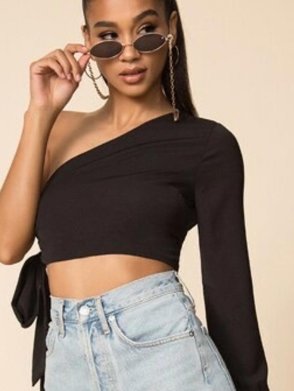 Women's Black One-Shoulder Long-Sleeve Crop Top